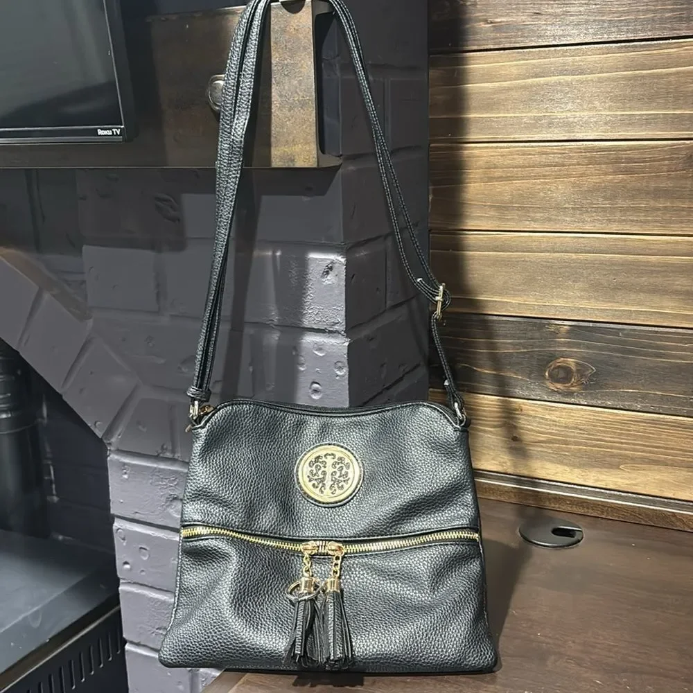 Rebecca & Rifka Black Adjustable Crossbody Bag with Tassel Zipper Detail